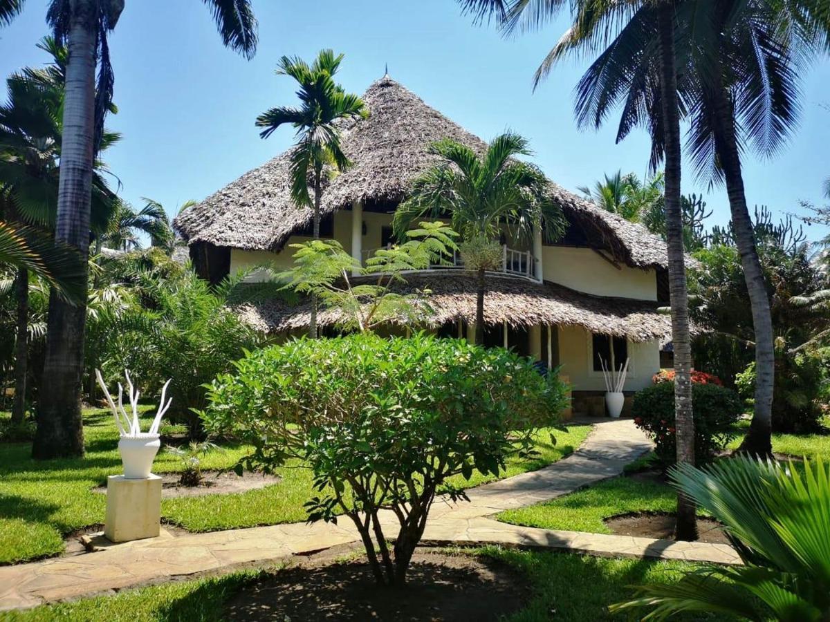 Aestus Villas Resort Diani Beach Exterior photo