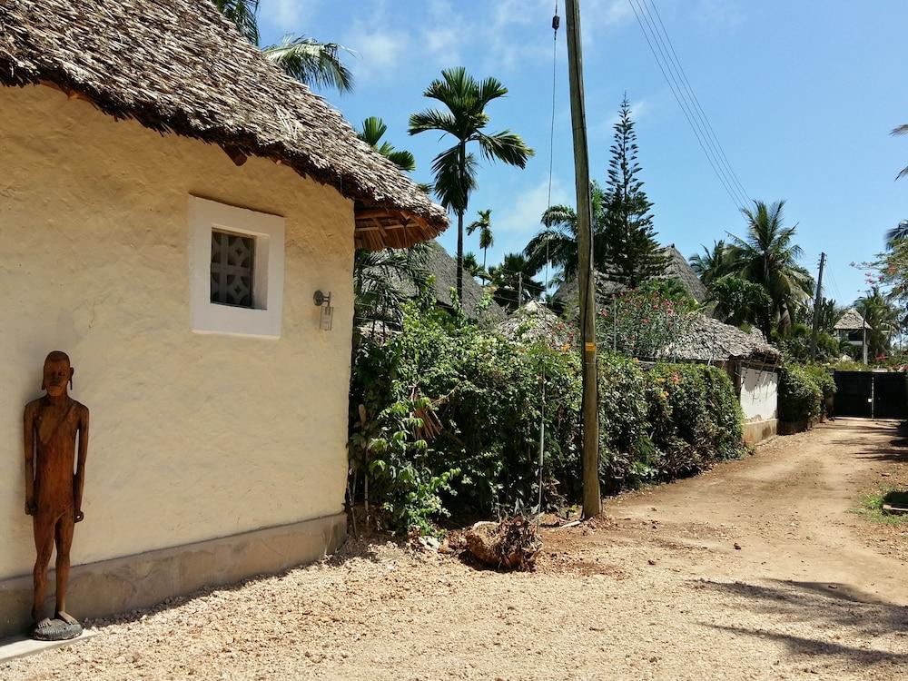 Aestus Villas Resort Diani Beach Exterior photo
